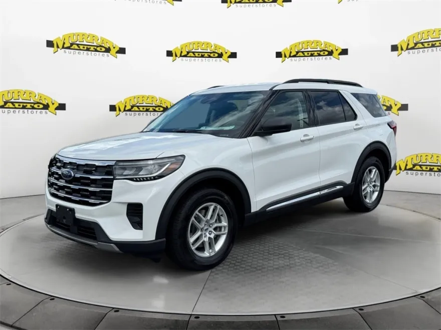 2025 Ford Explorer photo 1
