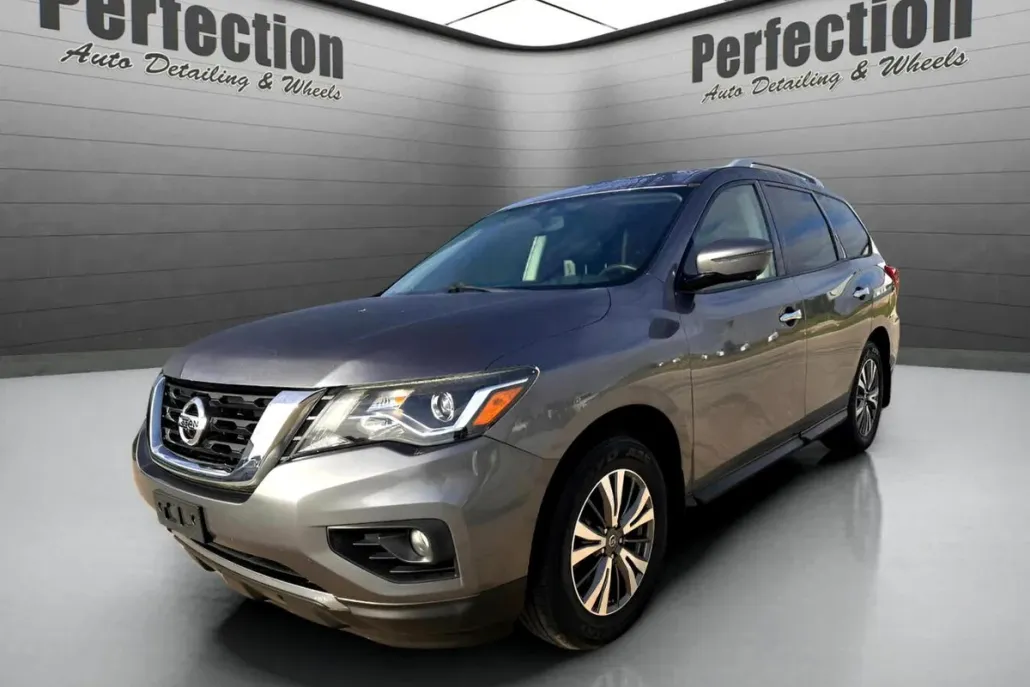 2017 Nissan Pathfinder SL photo 1