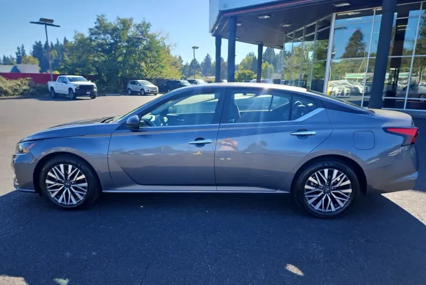 2024 Nissan Altima 2.5 SV photo 1