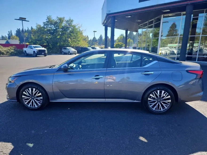 2024 Nissan Altima 2.5 SV photo 1