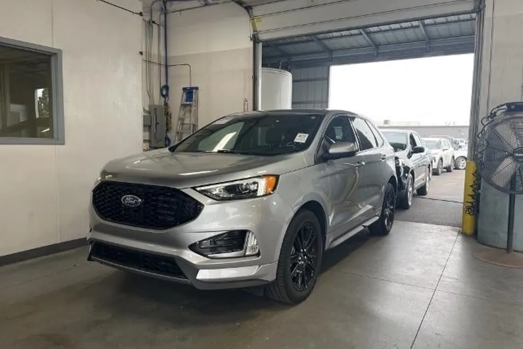 2024 Ford Edge ST photo 1