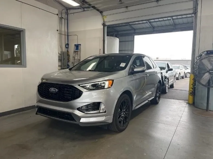 2024 Ford Edge ST photo 1