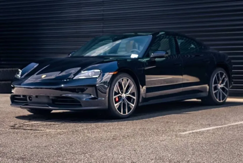 2025 Porsche Taycan 4S photo 1