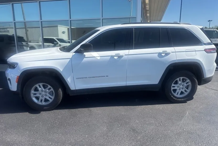 2025 Jeep Grand Cherokee Laredo photo 1