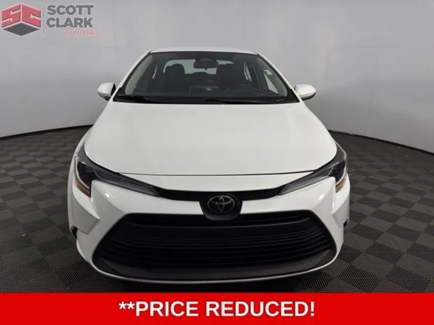 2023 Toyota Corolla LE photo 1