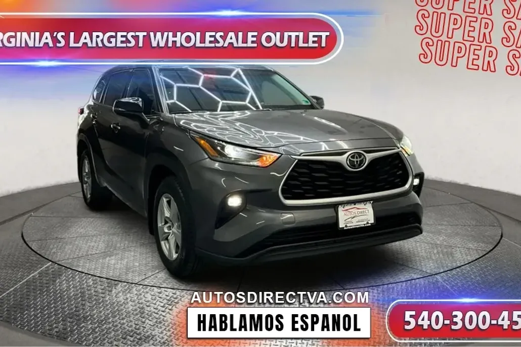 2021 Toyota Highlander LE photo 1