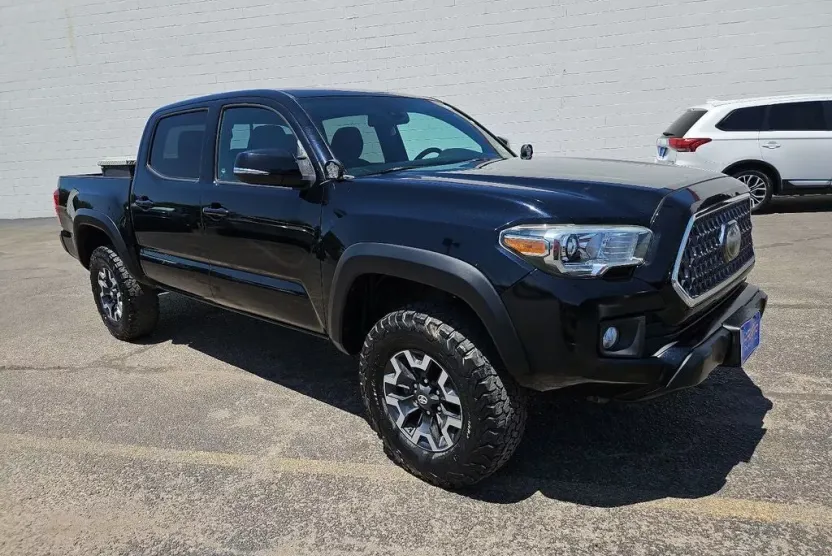 2019 Toyota Tacoma TRD Off-Road V6 photo 1