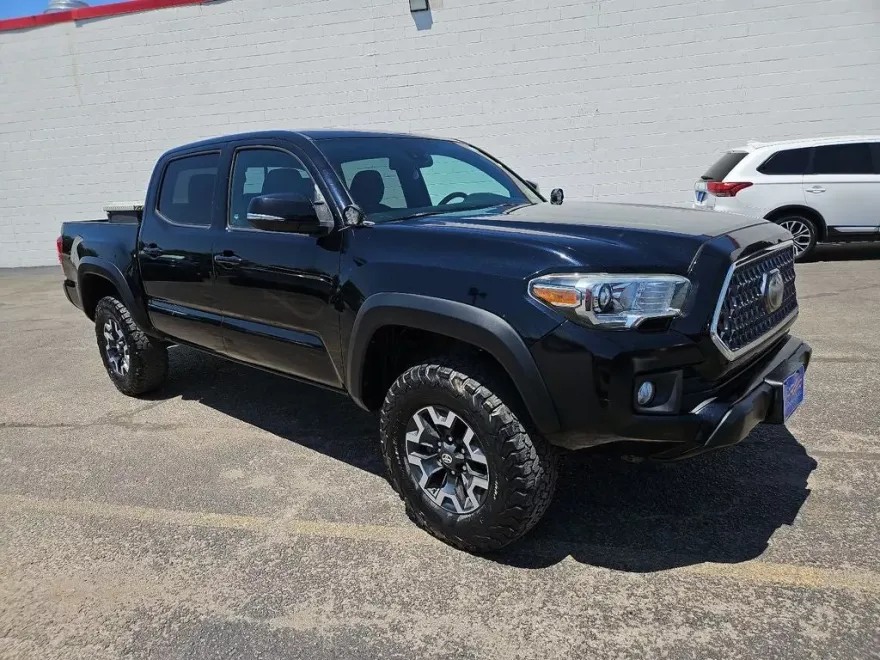 2019 Toyota Tacoma TRD Off-Road V6 photo 1
