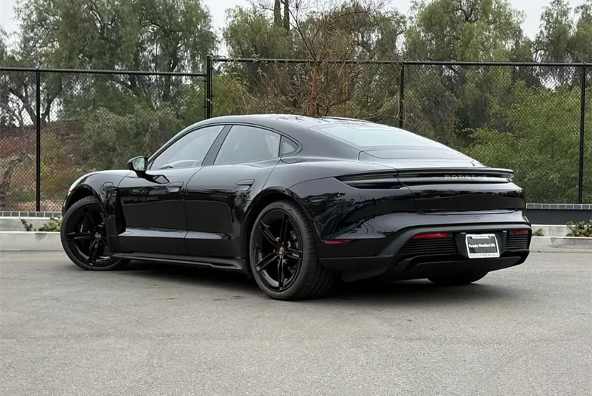 2025 Porsche Taycan 4S photo 1