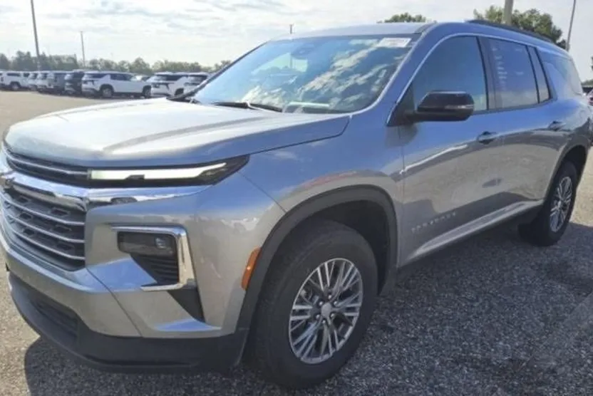 2025 Chevrolet Traverse photo 1