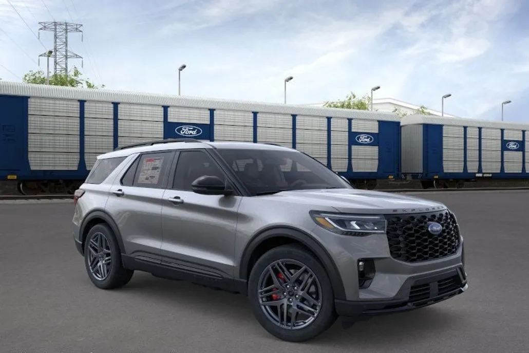 2025 Ford Explorer ST photo 1