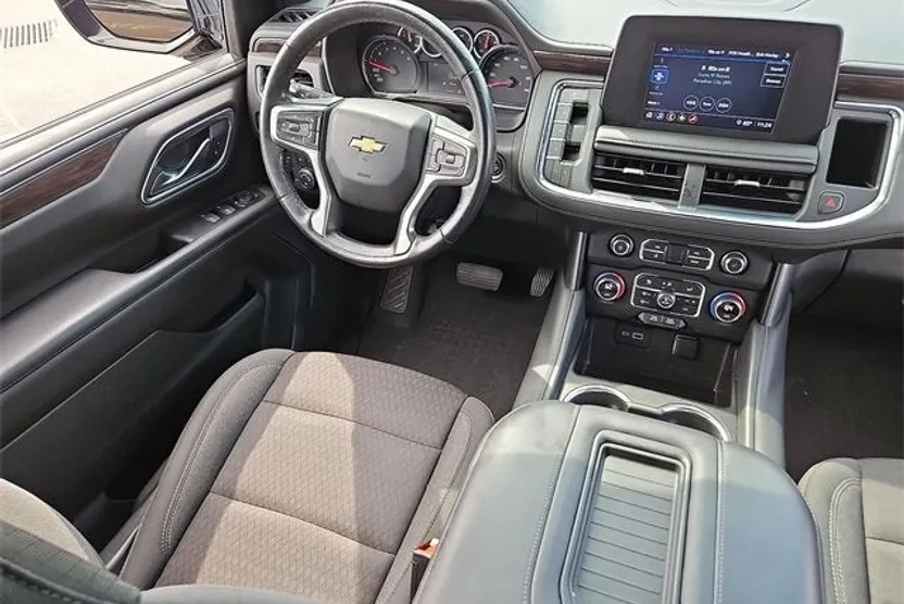 2023 Chevrolet Suburban LS photo 1