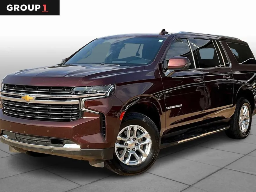 2023 Chevrolet Suburban LT photo 1