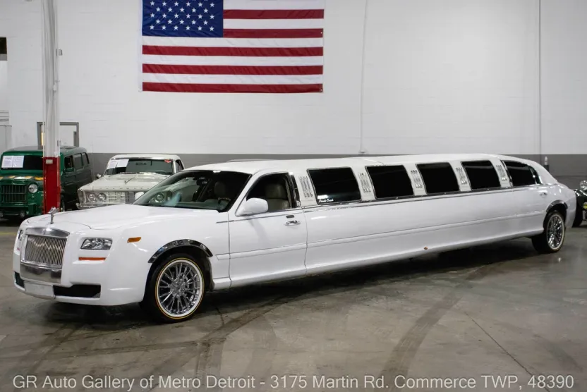 2003 Lincoln Town Car photo 1
