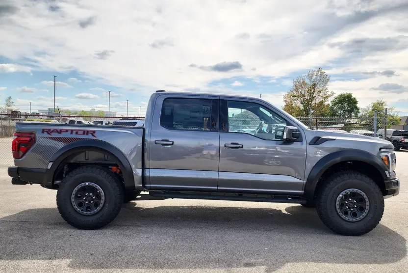 2025 Ford F-150 Raptor photo 1