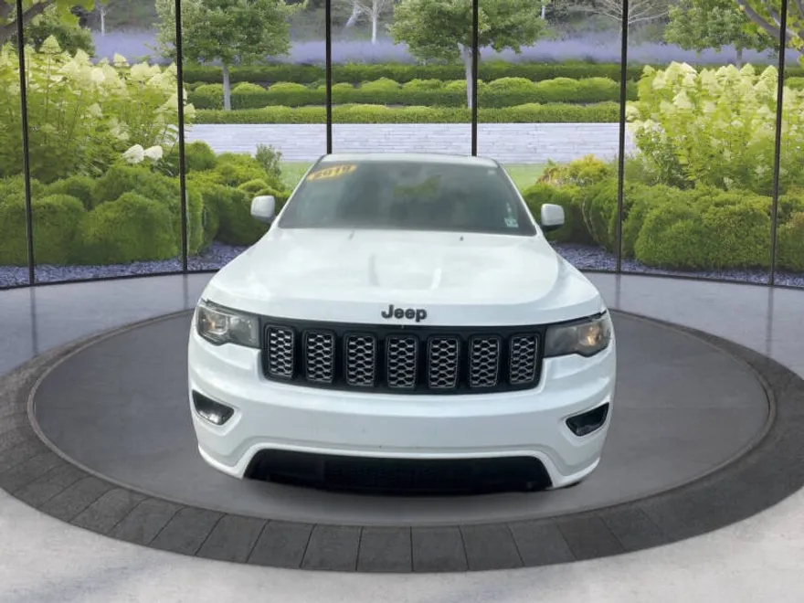 2019 Jeep Grand Cherokee Laredo photo 1