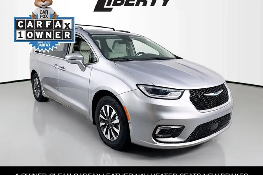 2021 Chrysler Pacifica Hybrid Touring L photo 1