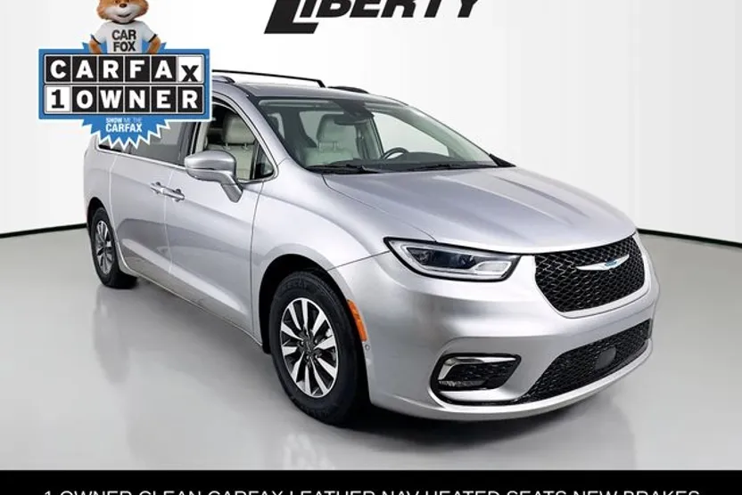 2021 Chrysler Pacifica Hybrid Touring L photo 1