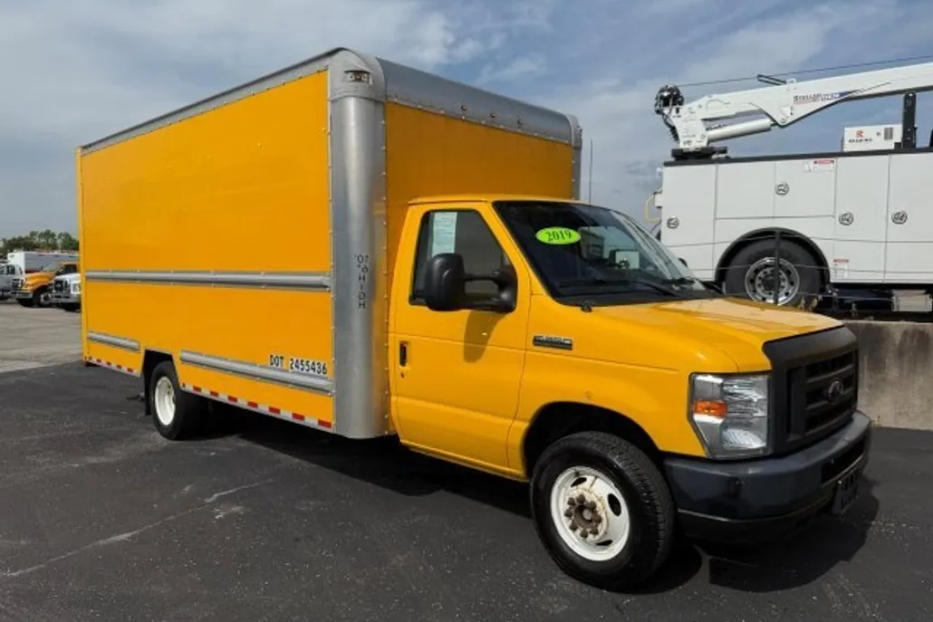 2019 Ford E-350 Base photo 1