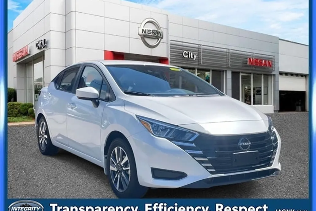 2024 Nissan Versa 1.6 SV photo 1