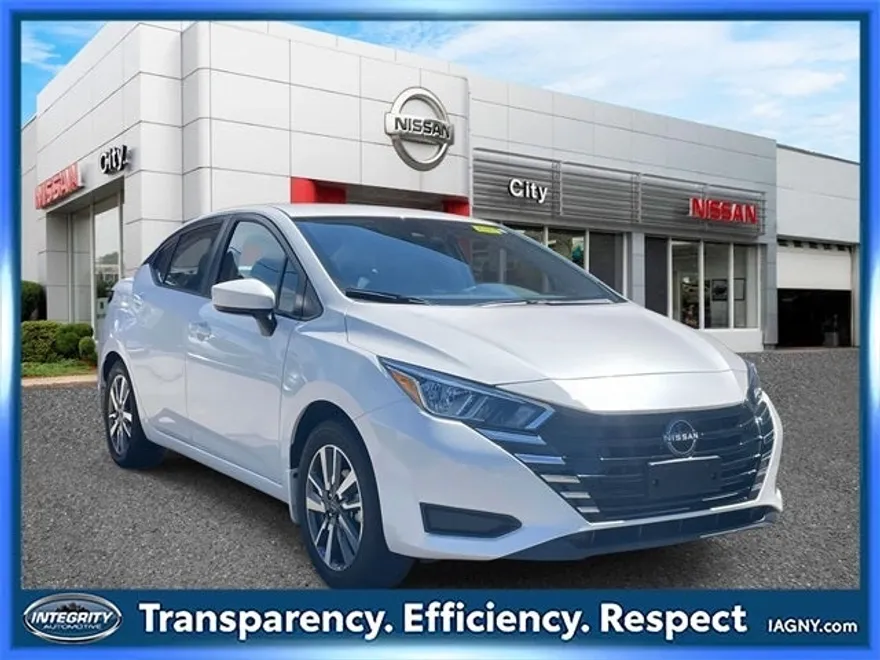 2024 Nissan Versa 1.6 SV photo 1