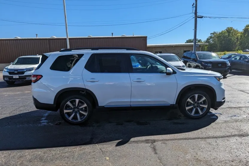 2025 Honda Pilot Elite photo 1