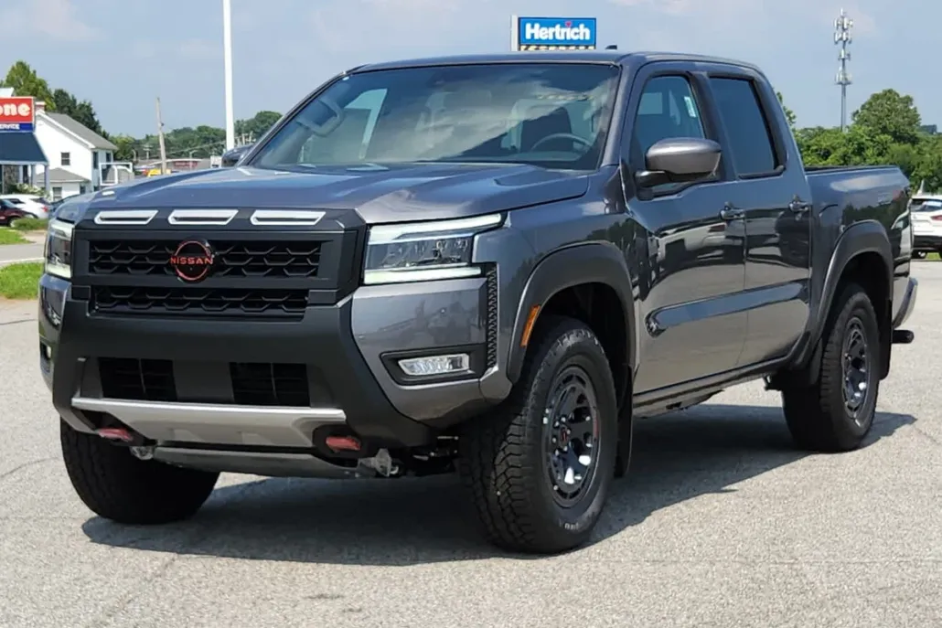 2025 Nissan Frontier Crew Cab PRO-4X photo 1