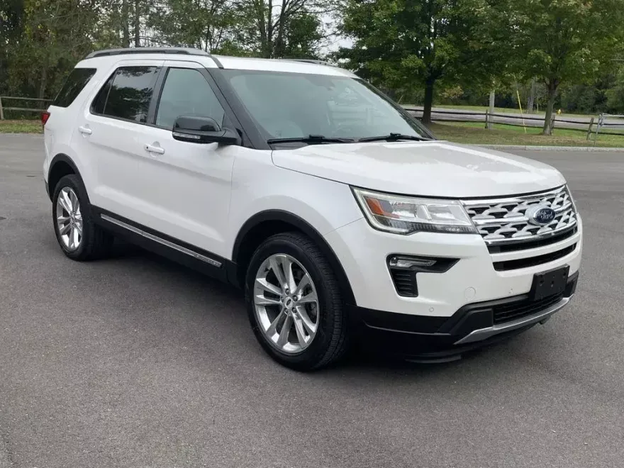2018 Ford Explorer XLT photo 1