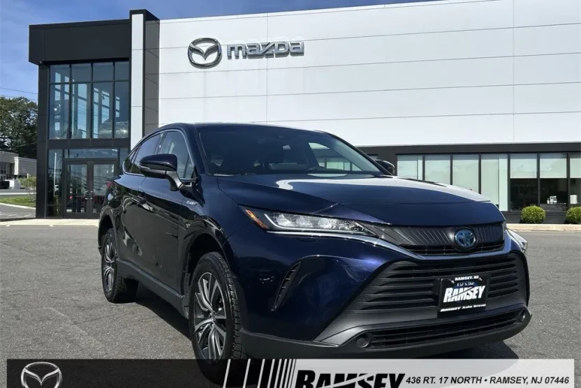 2021 Toyota Venza LE photo 1