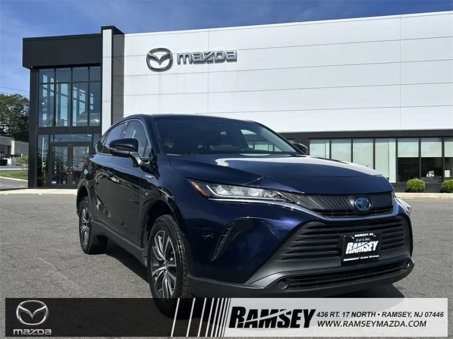 2021 Toyota Venza LE photo 1