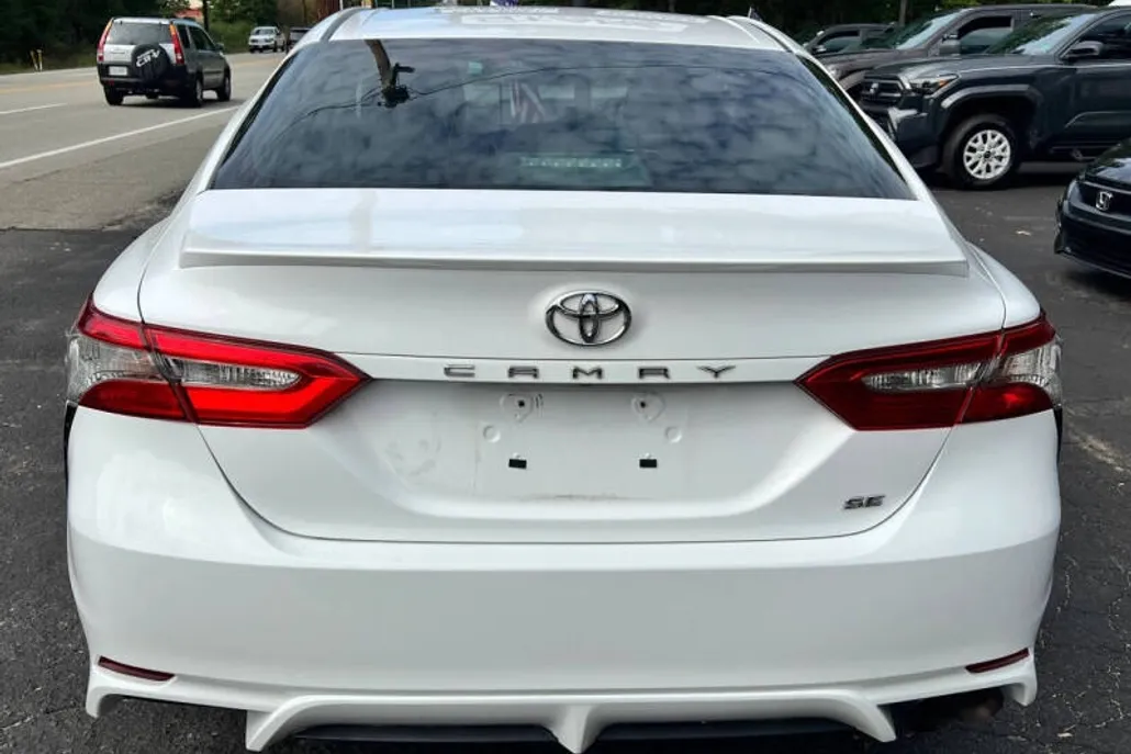 2018 Toyota Camry SE XLE photo 1