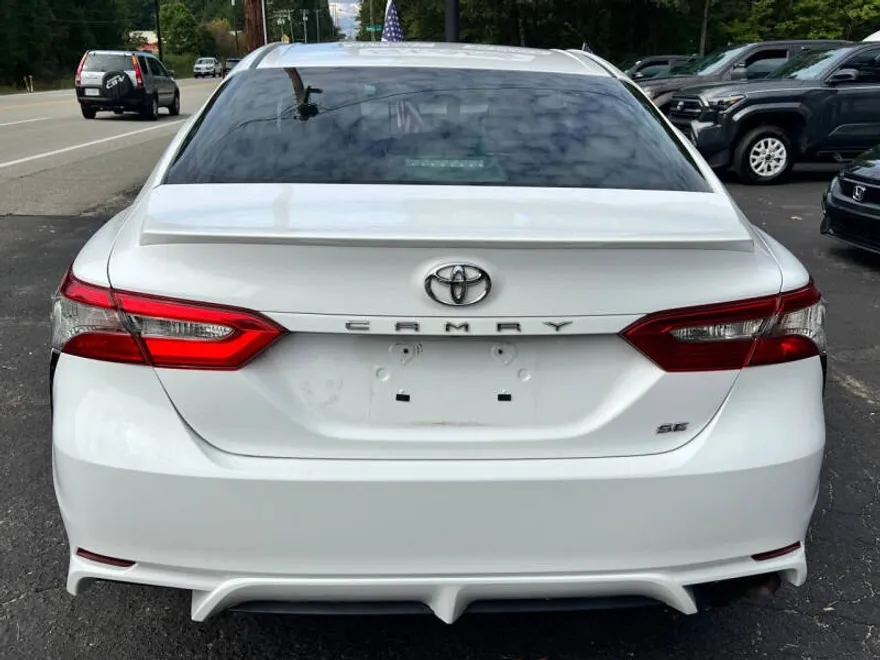 2018 Toyota Camry SE XLE photo 1