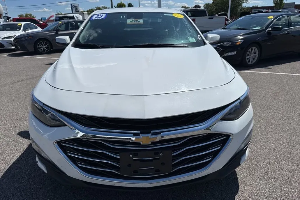2023 Chevrolet Malibu 1LT photo 1