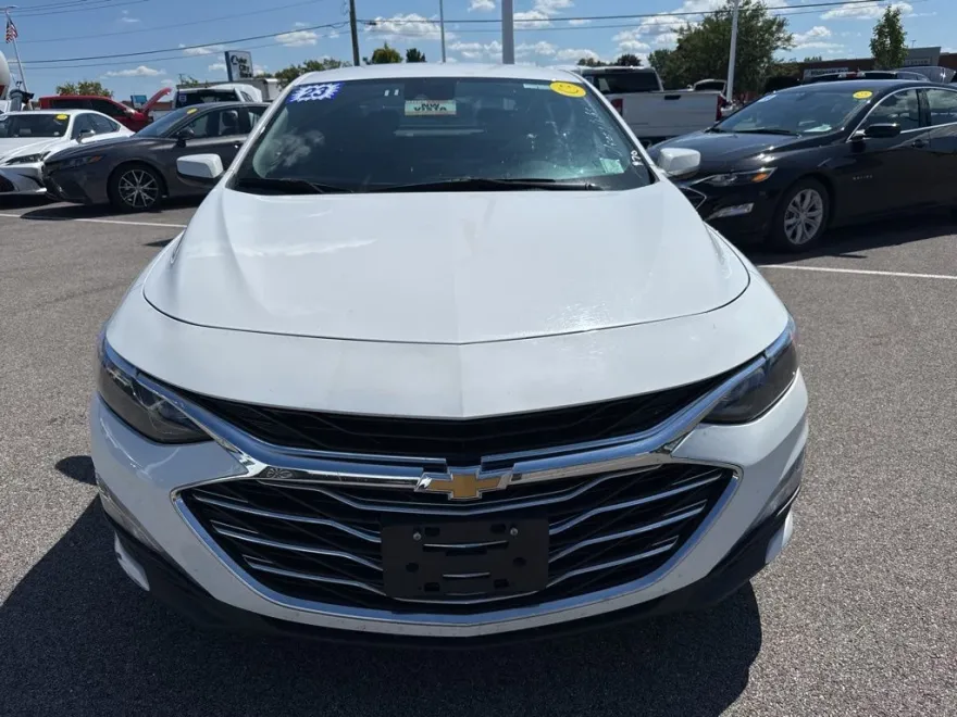 2023 Chevrolet Malibu 1LT photo 1