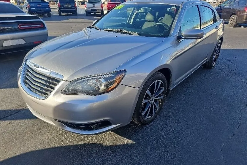 2014 Chrysler 200 Touring photo 1
