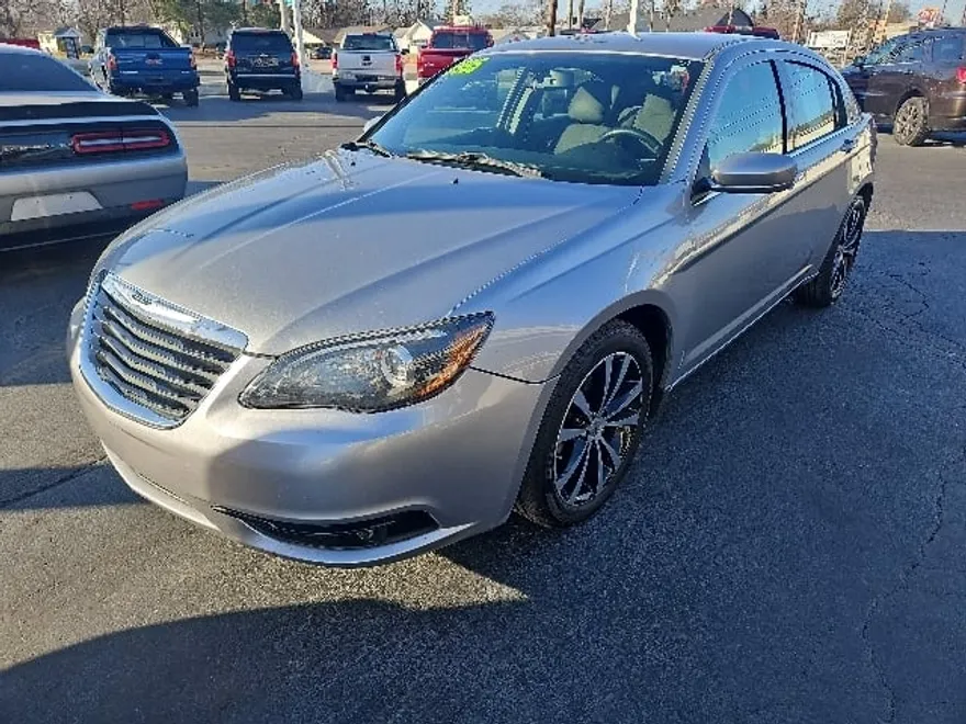 2014 Chrysler 200 Touring photo 1