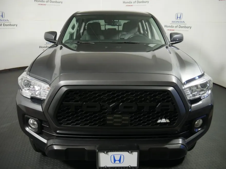 2022 Toyota Tacoma SR5 photo 1