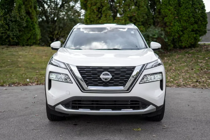 2023 Nissan Rogue Platinum photo 1