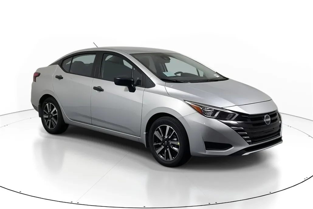 2024 Nissan Versa 1.6 S photo 1