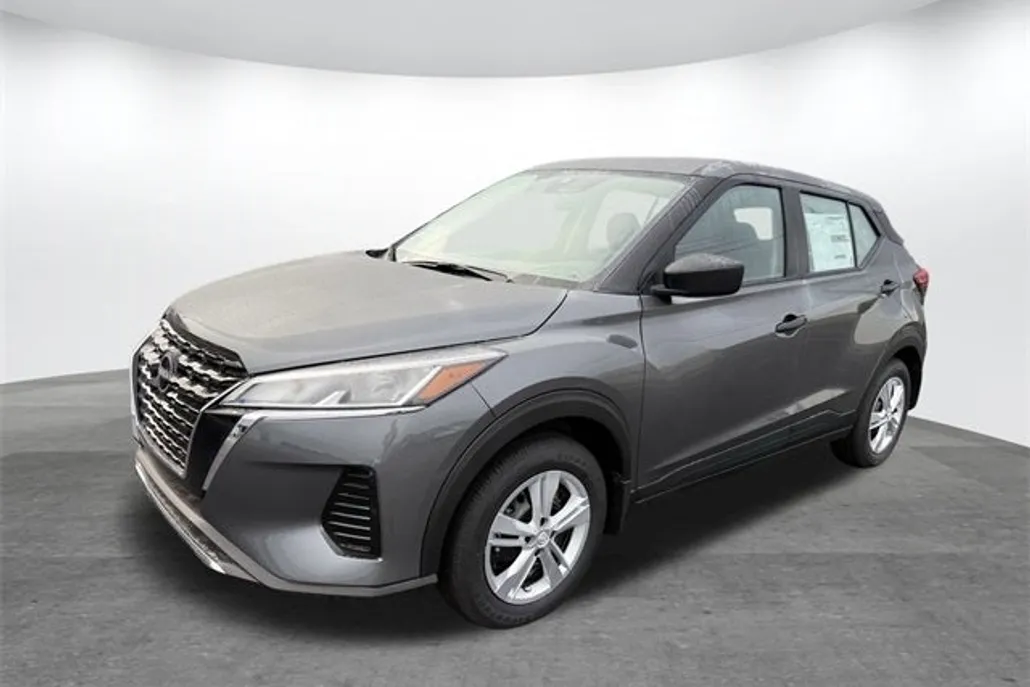 2025 Nissan Kicks Play S photo 1