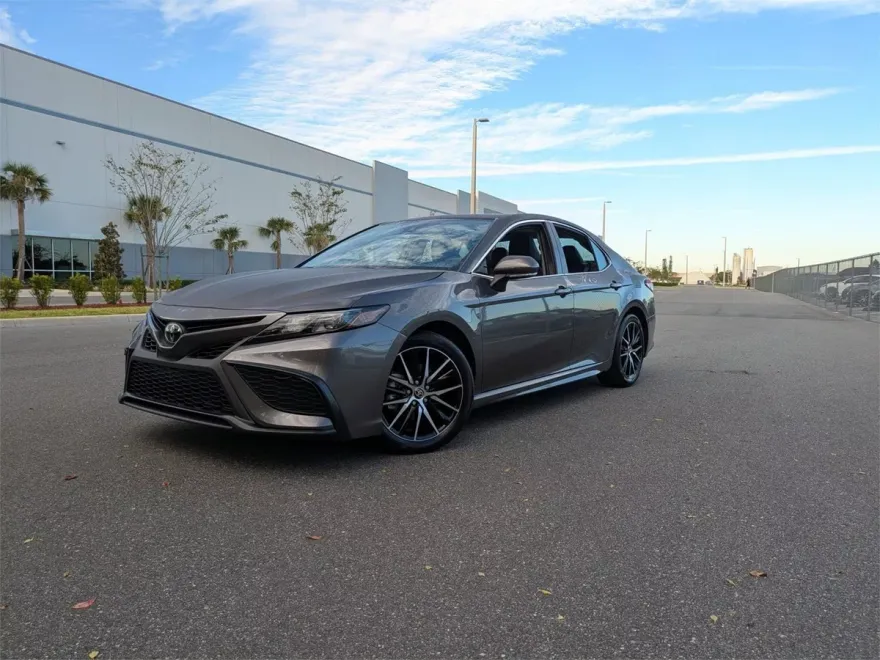 2024 Toyota Camry SE photo 1