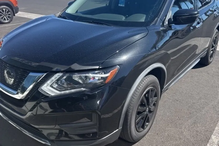 2020 Nissan Rogue SV photo 1