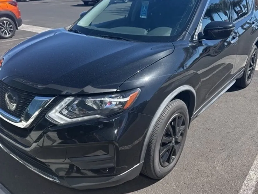 2020 Nissan Rogue SV photo 1