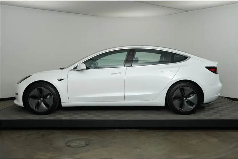 2018 Tesla Model 3 Long Range photo 1