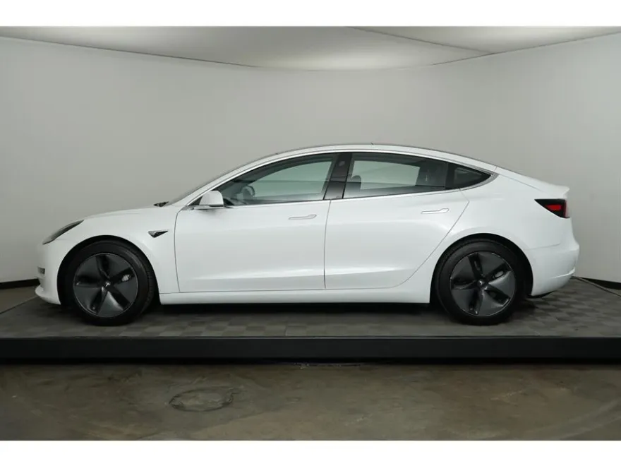 2018 Tesla Model 3 Long Range photo 1