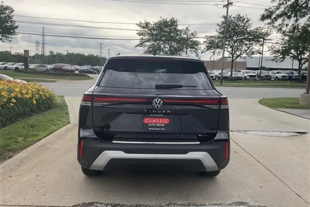 2025 Volkswagen Tiguan S photo 1