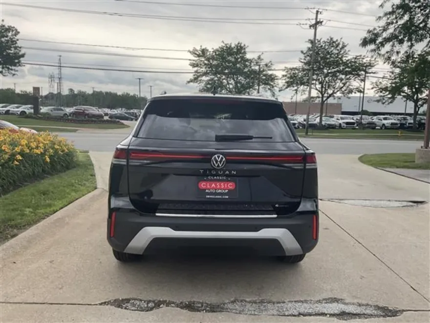 2025 Volkswagen Tiguan S photo 1