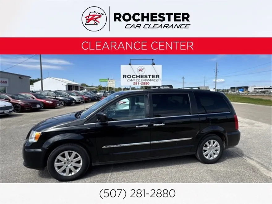2015 Chrysler Town & Country Touring photo 1