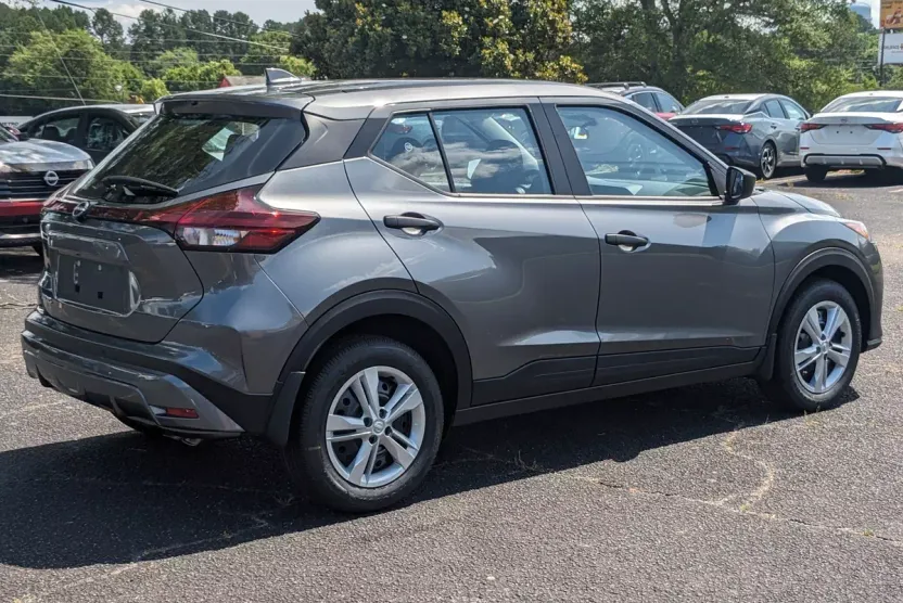 2025 Nissan Kicks Play S photo 1