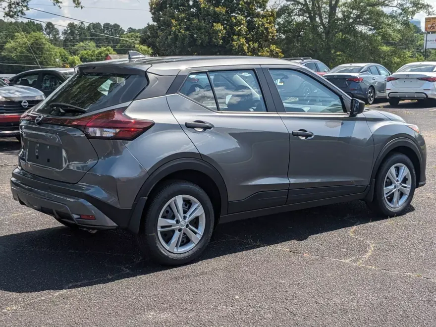2025 Nissan Kicks Play S photo 1